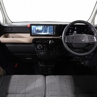6104  令和7年式 デリカミニ T PREMIUM デリマル 4WD 660cc ガソリン車 4人乗車 370㎞ 車検:令和10年11月20日のサムネイル