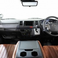 6370 8型ハイエース DX  2WD 2,000CC ガソリン車 4ナンバー 3/6人乗りのサムネイル