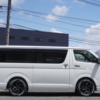 6575　オリジナルPKG　ハイエース　スーパーGL　ダークプライムⅡ　2WD　2000cc　ガソリン車　5人乗りのサムネイル