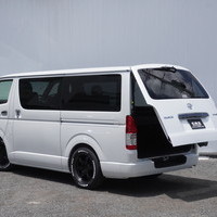 6579　オリジナルPKG　ハイエース　ダークプライムⅡ　2WD　2800cc　ディーゼル車　5人乗りのサムネイル