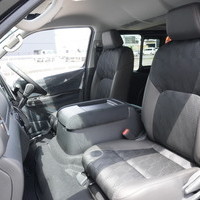 6018　令和8年式　キャラバン　GRANDプレミアムGX　4WD　2400cc　ディーゼル車　18kmのサムネイル
