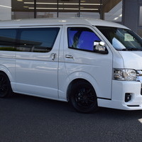 6862 令和7年式 ハイエースバン DARK PRIMEⅡ ワイドボディ　リムジン8架装　2WD 2,700cc (ディーゼル車) 8人乗車 1.1万km ３ナンバーのサムネイル