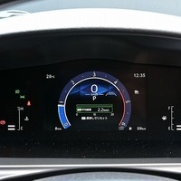 6665.令和8年式 9型ハイエースバン スーパーGL DP2 2WD 2,800cc ディーゼル車 走行7キロ 新車未登録のサムネイル
