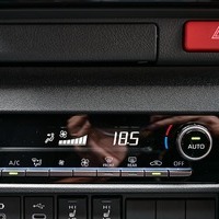 6665.令和8年式 9型ハイエースバン スーパーGL DP2 2WD 2,800cc ディーゼル車 走行7キロ 新車未登録のサムネイル