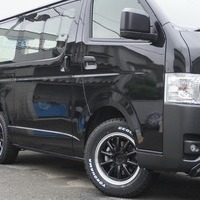 6336 【内装架装車クラシックギアDX】令和8年式 ハイエースバン DX 2WD 2,000㏄ ガソリン車 走行11キロ 新車未登録のサムネイル