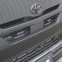 6336 【内装架装車クラシックギアDX】令和8年式 ハイエースバン DX 2WD 2,000㏄ ガソリン車 走行11キロ 新車未登録のサムネイル