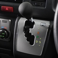 6094 8型ハイエース コミューターGL  2WD 2,800cc ディーゼル車　2ナンバー  14人乗り 20kmのサムネイル