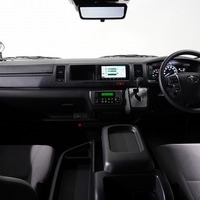 6094 8型ハイエース コミューターGL  2WD 2,800cc ディーゼル車　2ナンバー  14人乗り 20kmのサムネイル