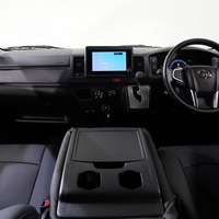 6873 令和8年式 ハイエース DX（4ドア）  2WD 2,000cc (ガソリン車)  3/6人乗車 150km 車検:令和10年5月13日　のサムネイル