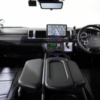 6895 令和5年式 ハイエース ワゴンGL  4WD 2,700cc (ガソリン車)  10人乗車 ベッドキットⅣ架装  1.6万km 車検:令和8年11月20日　のサムネイル