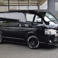 6870　平成30年式 ハイエースバン DARK PRIME 2WD 2,000cc(ガソリン車) 2/5人乗車 8.3万kmのサムネイル