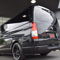6870　平成30年式 ハイエースバン DARK PRIME 2WD 2,000cc(ガソリン車) 2/5人乗車 8.3万kmのサムネイル