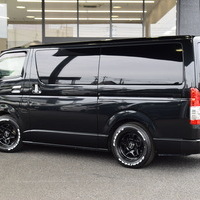 6870　平成30年式 ハイエースバン DARK PRIME 2WD 2,000cc(ガソリン車) 2/5人乗車 8.3万kmのサムネイル
