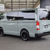6706　9型ハイエースバン S-GL ガソリン車 2WD 2,000cc 2/5人乗りのサムネイル