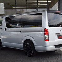 6872　平成26年式 ハイエースバンDX-GLパッケージ 2WD 2,000cc(ガソリン車) 3/6人乗車 13.6万kmのサムネイル