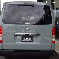 6706　9型ハイエースバン S-GL ガソリン車 2WD 2,000cc 2/5人乗りのサムネイル
