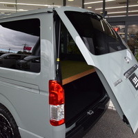 6706　9型ハイエースバン S-GL ガソリン車 2WD 2,000cc 2/5人乗りのサムネイル