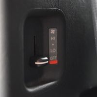 6870　平成30年式 ハイエースバン DARK PRIME 2WD 2,000cc(ガソリン車) 2/5人乗車 8.3万kmのサムネイル
