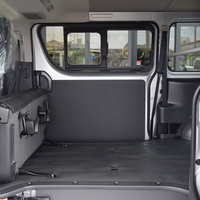 6817　9型ハイエースバン DX GLパッケージ 2,800cc(ディーゼル車) 3/6人乗車のサムネイル