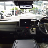 6817　9型ハイエースバン DX GLパッケージ 2,800cc(ディーゼル車) 3/6人乗車のサムネイル