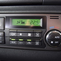 6870　平成30年式 ハイエースバン DARK PRIME 2WD 2,000cc(ガソリン車) 2/5人乗車 8.3万kmのサムネイル