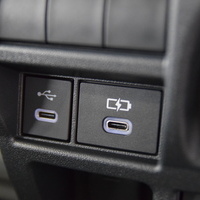 6817　9型ハイエースバン DX GLパッケージ 2,800cc(ディーゼル車) 3/6人乗車のサムネイル