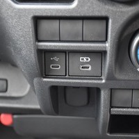6806.令和8年式 9型 ハイエースバン DX 2WD 2,00cc ガソリン車 走行6キロ 新車未登録のサムネイル