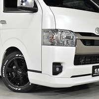 6900 令和5年式 ハイエース スーパーGL ダークプライムⅡ  2WD 2,000cc (ガソリン車)  2/5人乗車 3.7万kmのサムネイル