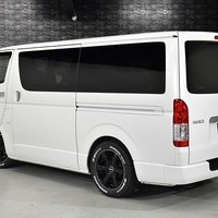 6900 令和5年式 ハイエース スーパーGL ダークプライムⅡ  2WD 2,000cc (ガソリン車)  2/5人乗車 3.7万kmのサムネイル