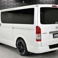 6900 令和5年式 ハイエース スーパーGL ダークプライムⅡ  2WD 2,000cc (ガソリン車)  2/5人乗車 3.7万kmのサムネイル