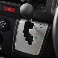 6807 9型ハイエース DX  2WD 2,800CC ディーゼル車 4ナンバー 3/6人乗りのサムネイル
