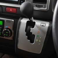 7029 令和4年式 ハイエース ワゴンGL   2WD 2,700cc (ガソリン車)  10人乗車 0.8万km 車検:令和9年8月11日　のサムネイル