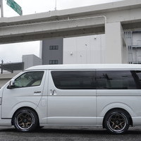6699　オリジナルPKG　ハイエース　ワイド　スーパーGL　ダークプライムⅡ　2WD　2800cc　ディーゼル車　5人乗りのサムネイル