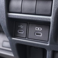 6785【新型】ハイエース DX  2WD 2,800cc (ディーゼル) 6人乗車 8kmのサムネイル