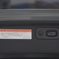 6452　【新車登録済み未使用車】改良後モデル 令和8年式 三菱 デリカD5 P 4WD 2,200㏄ ディーゼル車 走行距離21キロ 車検令和11年4月のサムネイル