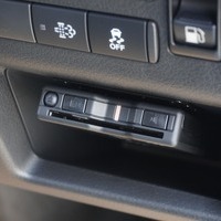 5813 登録済み未使用車 令和7年式 キャラバン プレミアムGX Outdoor Black Edition 2WD 2,400㏄（ディーゼル）2/5人乗車 10㎞のサムネイル