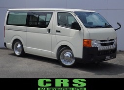 6356 【内装架装車クラシックギアDX】令和8年式 ハイエースバン DX 2WD 2,000㏄ ガソリン車 走行17キロ