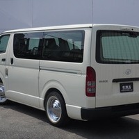 6356 【内装架装車クラシックギアDX】令和8年式 ハイエースバン DX 2WD 2,000㏄ ガソリン車 走行17キロのサムネイル