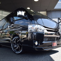 7087　平成28年式 ハイエースバン DARK PRIME 2WD 2,000cc(ガソリン車) 2/5人乗車 10.5万kmのサムネイル