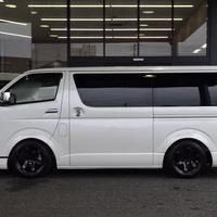 6103　令和7年式ハイエースバン DARK PRIME S 2WD 2,800cc(ディーゼル車) 2/5人乗車 9kmのサムネイル