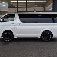 6702　9型ハイエースバン DARK PRIME Ⅱ 2,800cc(ディーゼル車) 2/5人乗車のサムネイル
