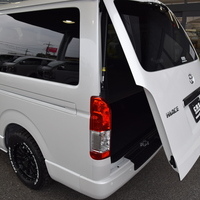 6702　9型ハイエースバン DARK PRIME Ⅱ 2,800cc(ディーゼル車) 2/5人乗車のサムネイル