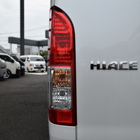 6702　9型ハイエースバン DARK PRIME Ⅱ 2,800cc(ディーゼル車) 2/5人乗車のサムネイル