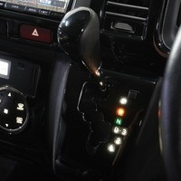 7057 平成24年式 ハイエース スーパーGL  2WD 3,000cc (ディーゼル車)  2/5人乗車 11万kmのサムネイル