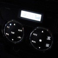 7057 平成24年式 ハイエース スーパーGL  2WD 3,000cc (ディーゼル車)  2/5人乗車 11万kmのサムネイル