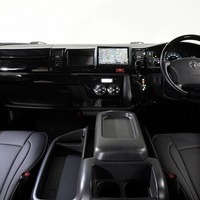7057 平成24年式 ハイエース スーパーGL  2WD 3,000cc (ディーゼル車)  2/5人乗車 11万kmのサムネイル