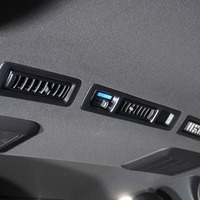 7099 令和7年式 ハイエース スーパーGL ダークプライムS  4WD 2,800cc (ディーゼル車)  2/5人乗車 0.7万km 車検:令和9年9月9日のサムネイル