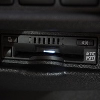 7076 令和6年式 ハイエース スーパーGL  4WD 2,800cc (ディーゼル車)  2/5人乗車 1.2万kmのサムネイル