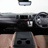6341令和8年式 ハイエース DX 2WD 2,000cc (ガソリン車)  3/6人乗車 350km 車検:令和10年6月17日のサムネイル