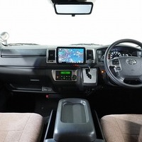 7076 令和6年式 ハイエース スーパーGL  4WD 2,800cc (ディーゼル車)  2/5人乗車 1.2万kmのサムネイル